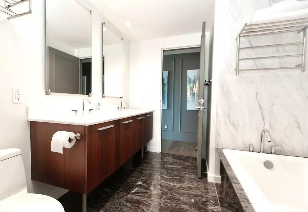 Waterfalls Hotel In Downtown With Stunning Views! Victoria 0*,  Canada
